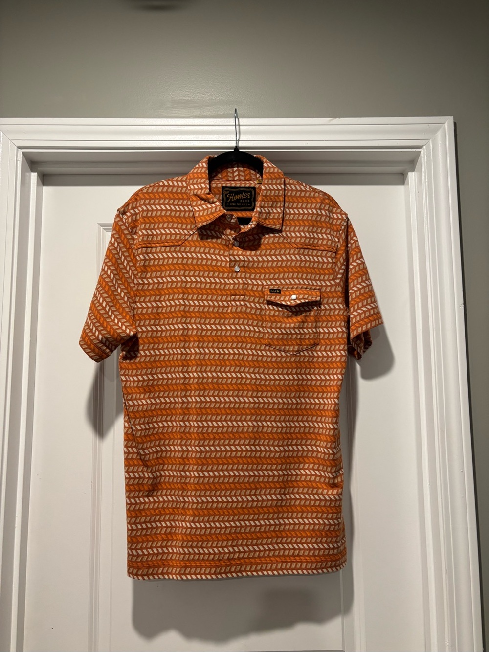 Howler Bros Ranchero Polo Shirt Men's Size M Orange Pearl Snap Geometric Pocket